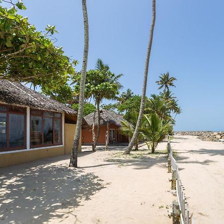 Azure Tides Marari Hotel Mararikulam Exterior photo