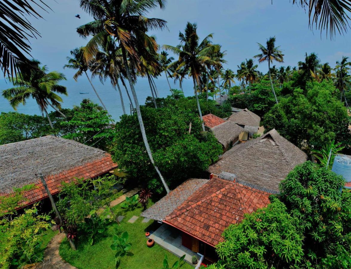 Azure Tides Marari Hotel Mararikulam Exterior photo