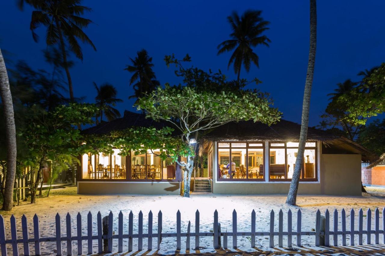 Azure Tides Marari Hotel Mararikulam Exterior photo