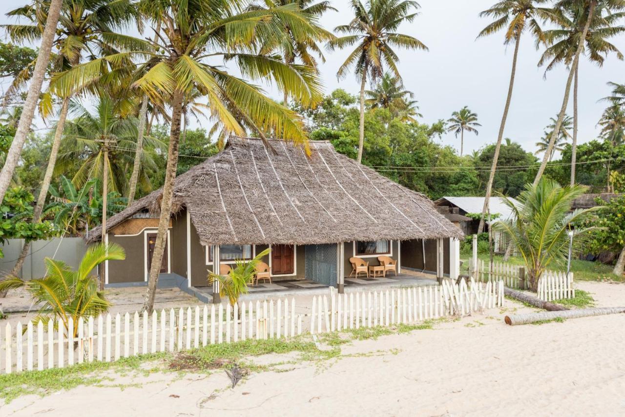 Azure Tides Marari Hotel Mararikulam Exterior photo