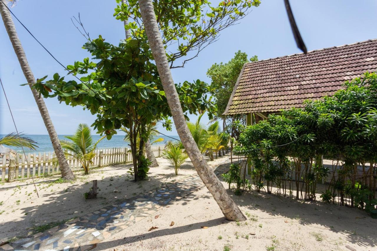 Azure Tides Marari Hotel Mararikulam Exterior photo