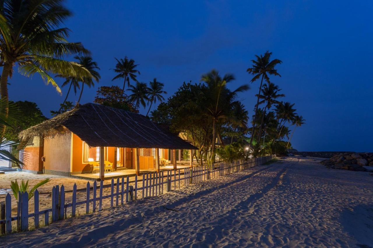 Azure Tides Marari Hotel Mararikulam Exterior photo