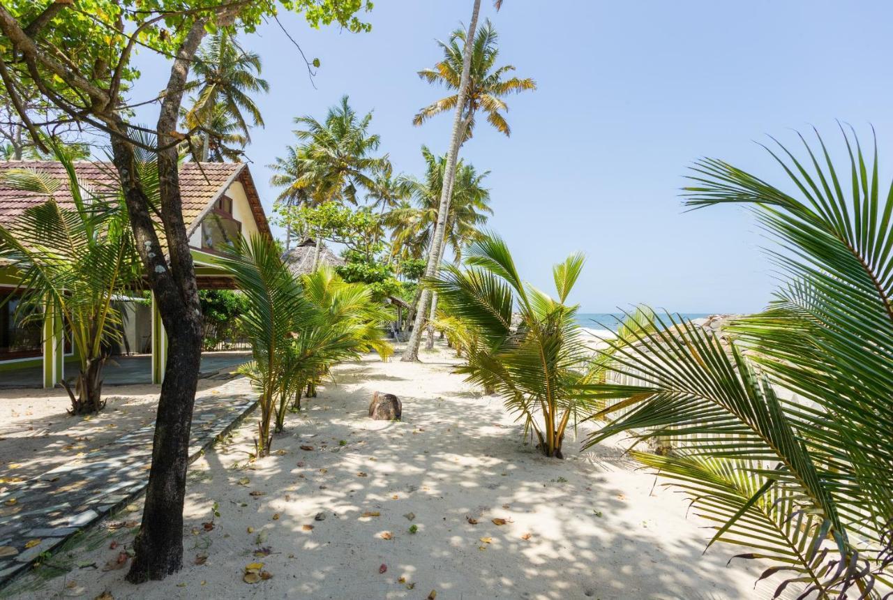 Azure Tides Marari Hotel Mararikulam Exterior photo