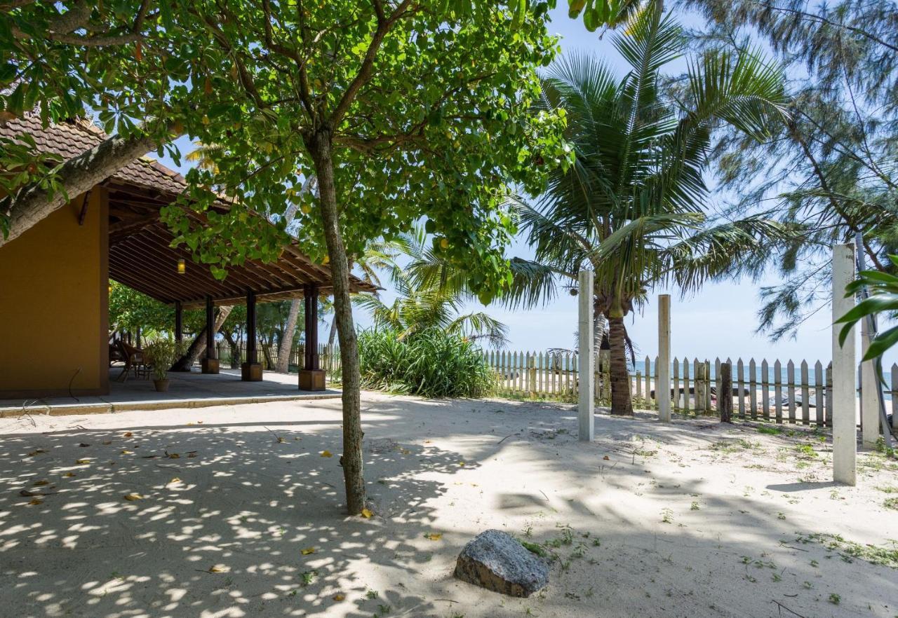 Azure Tides Marari Hotel Mararikulam Exterior photo