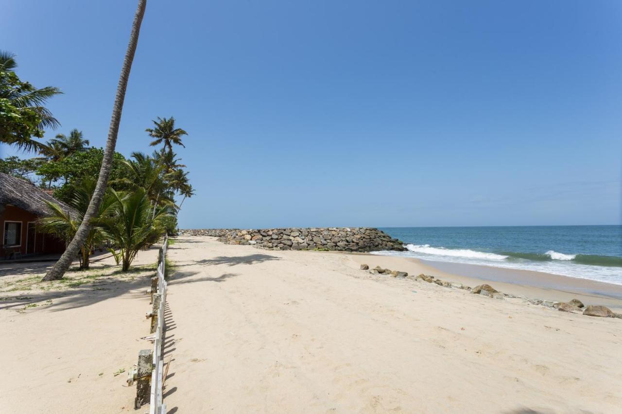 Azure Tides Marari Hotel Mararikulam Exterior photo