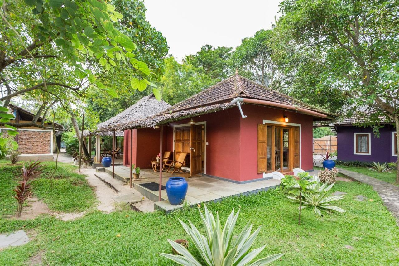 Azure Tides Marari Hotel Mararikulam Exterior photo