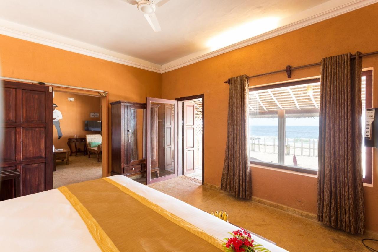 Azure Tides Marari Hotel Mararikulam Exterior photo