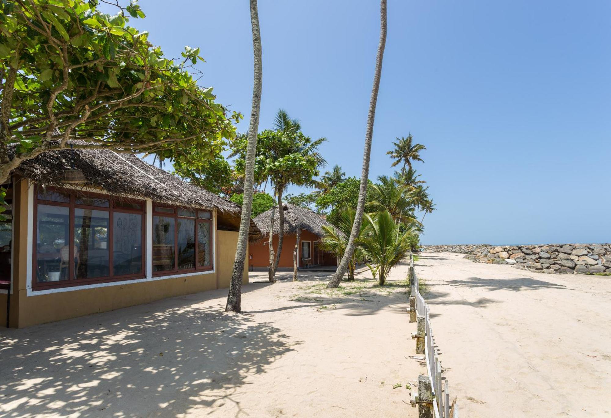 Azure Tides Marari Hotel Mararikulam Exterior photo