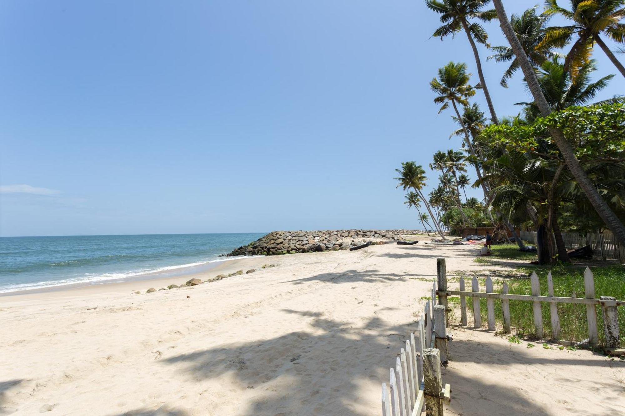 Azure Tides Marari Hotel Mararikulam Exterior photo